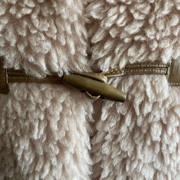 NWT-GLAMOROUS-WARM MY HEART-BEIGE FUZZY JACKET-SIZE SMALL - Picture 6 of 9